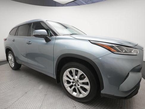 Used 2023 Toyota Highlander Limited AWD/4WD image 37