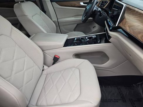 Used 2024 Volkswagen Atlas SE FWD image 13