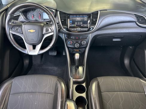 Used 2022 Chevrolet Trax LT w/ Driver Confidence Package AWD/4WD image 13