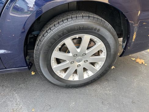 Used 2016 Chrysler Town & Country Touring w/ Driver Convenience Group image 6