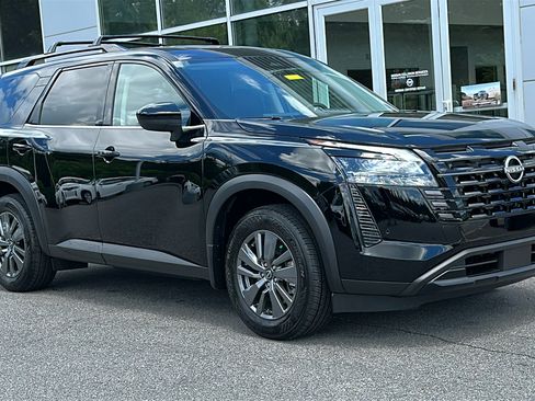 Used 2026 Nissan Pathfinder SV w/ SV Premium Package AWD/4WD image 2