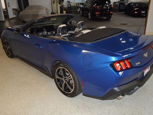 Used 2024 Ford Mustang Premium image 4