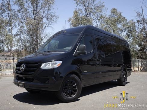 Used 2019 Mercedes-Benz Sprinter 2500 w/ Premium Package image 98