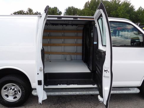 Used 2020 Chevrolet Express 2500 w/ Driver Convenience Package image 25