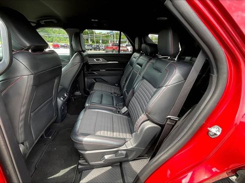 Used 2025 Ford Explorer ST-Line w/ ST-Line Street Pack AWD/4WD image 7