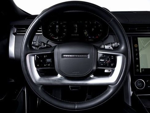 Used 2023 Land Rover Range Rover Long Wheelbase SE image 37