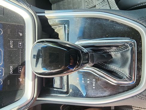Used 2020 Subaru Outback Limited AWD/4WD image 16