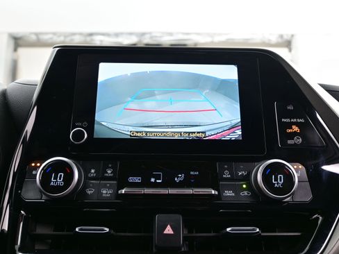 Used 2023 Toyota Highlander XLE AWD/4WD image 20