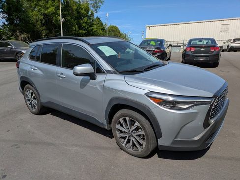 Used 2022 Toyota Corolla Cross XLE w/ Convenience Package image 1