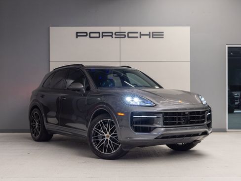 Certified 2025 Porsche Cayenne image 9