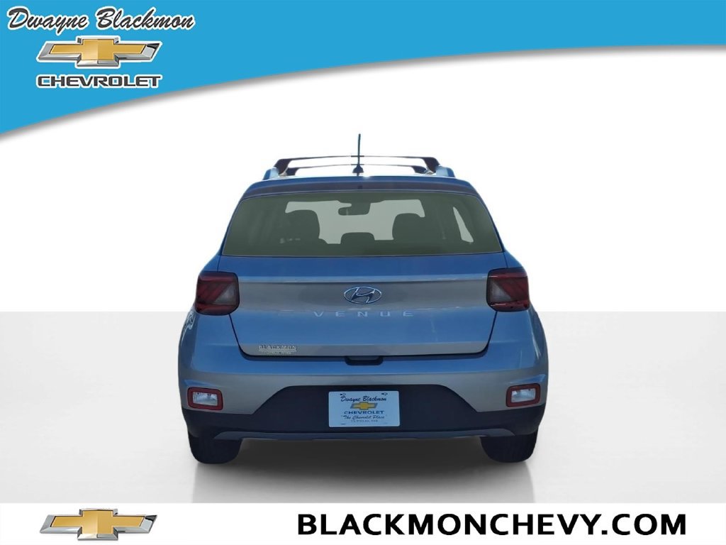 Used 2025 Hyundai Venue SEL FWD image 4