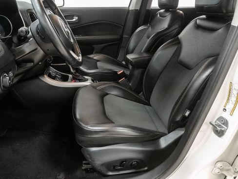 Used 2019 Jeep Compass Latitude w/ Popular Equipment Group AWD/4WD image 10