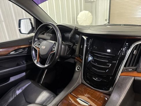 Used 2018 Cadillac Escalade ESV Luxury RWD image 24