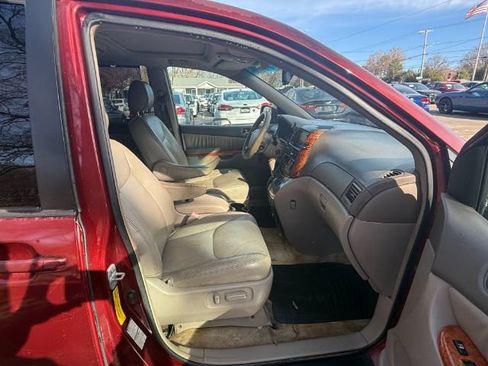 Used 2007 Toyota Sienna XLE Limited image 11