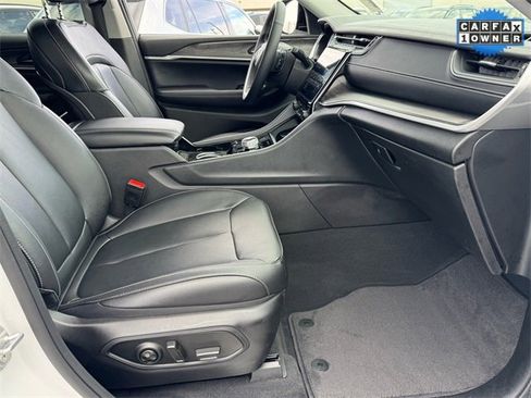 Used 2023 Jeep Grand Cherokee Limited w/ Black Appearance Package image 13