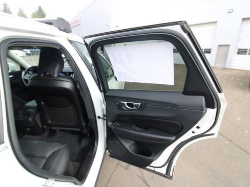 Used 2020 Volvo XC60 T5 Momentum image 20