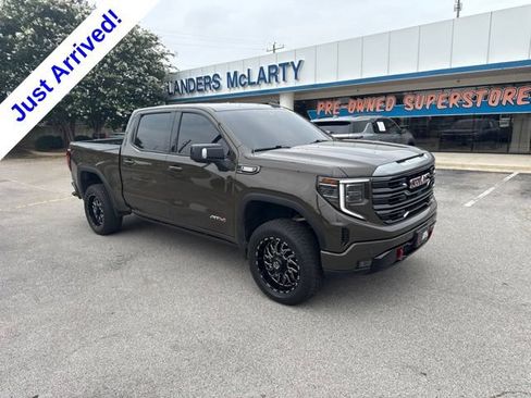 Used 2023 GMC Sierra 1500 AT4 w/ AT4 Preferred Package AWD/4WD image 1