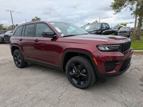 New 2025 Jeep Grand Cherokee Altitude image 2