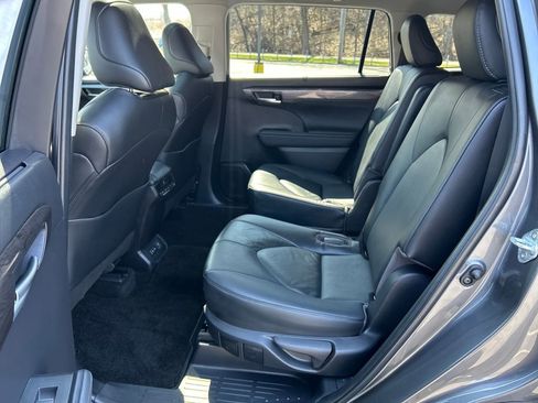 Used 2023 Toyota Highlander Limited image 30