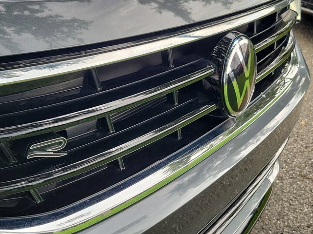 Used 2024 Volkswagen Tiguan SE R-Line AWD/4WD image 7