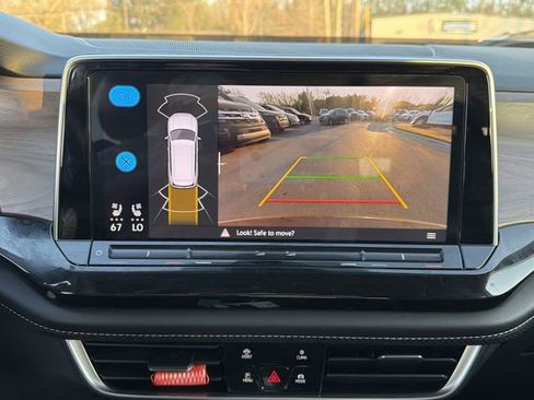 Used 2025 Volkswagen Atlas SE image 29