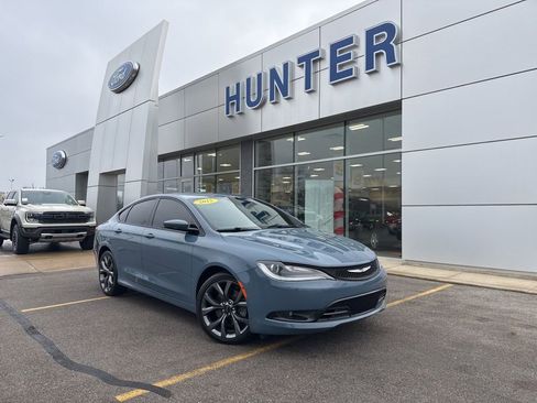 Used 2015 Chrysler 200 S w/ Comfort Group image 1