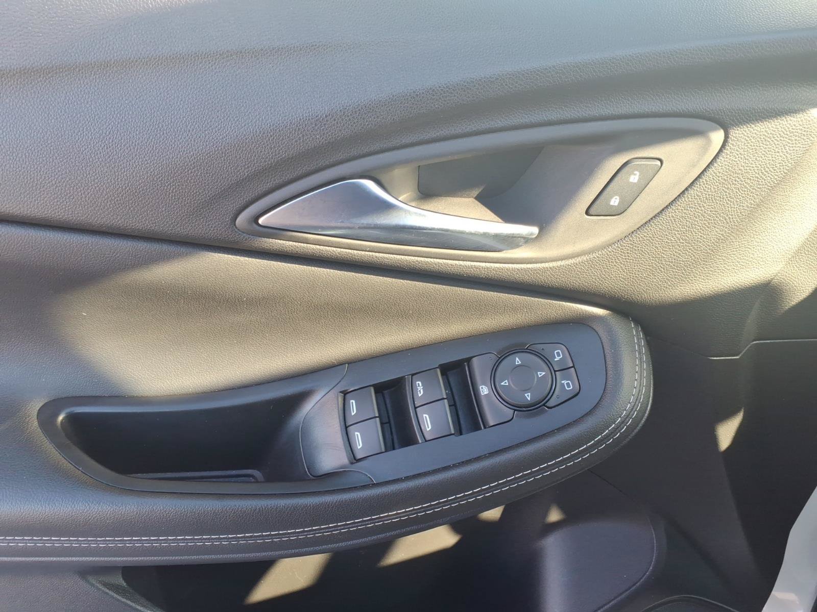 Used 2025 Buick Encore GX Preferred AWD/4WD image 8