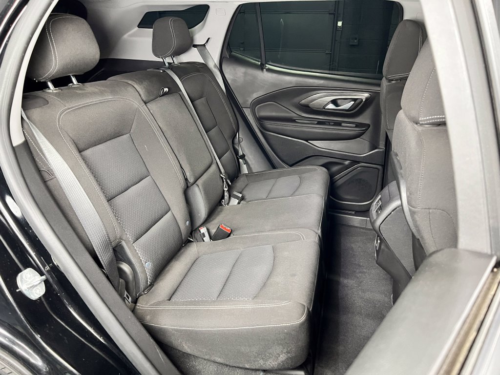 Used 2024 GMC Terrain SLE w/ Elevation Edition AWD/4WD image 18