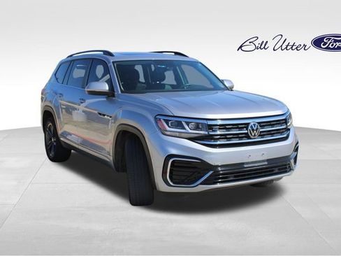 Used 2021 Volkswagen Atlas SE w/ Panoramic Sunroof Package image 3