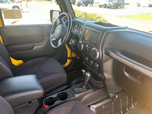 Used 2015 Jeep Wrangler Sport image 9