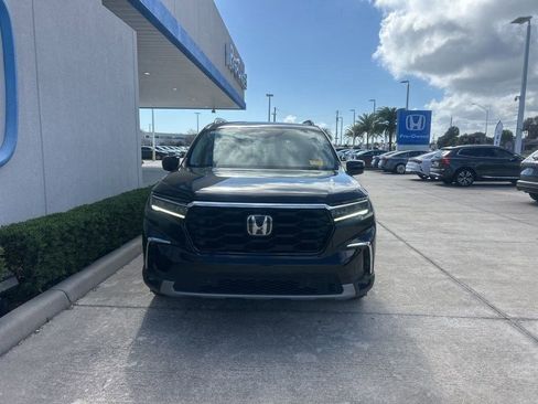 Used 2023 Honda Pilot Touring image 2