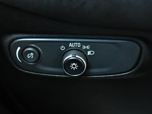Used 2021 Chevrolet Equinox LS FWD image 28