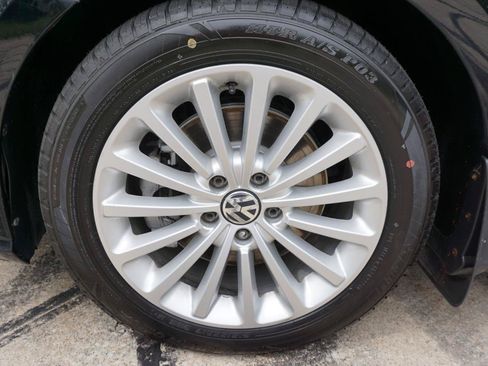 Used 2017 Volkswagen Passat 1.8T SE w/ SE Lighting Package FWD image 9