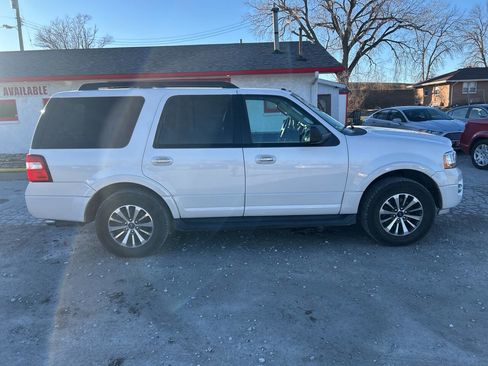 Used 2017 Ford Expedition XLT w/ Equipment Group 202A image 2