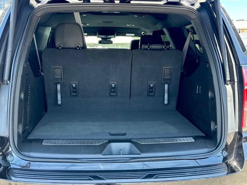 Used 2024 Chevrolet Suburban RST RWD image 25