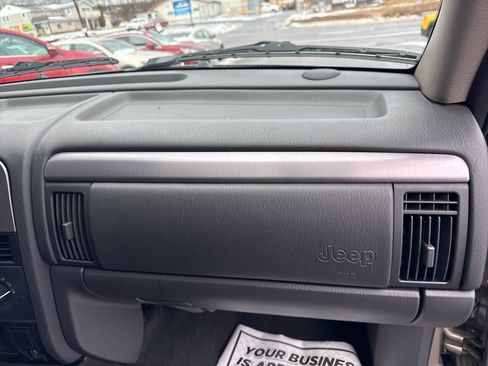 Used 2004 Jeep Grand Cherokee Laredo w/ Trailer Tow Prep Group image 27