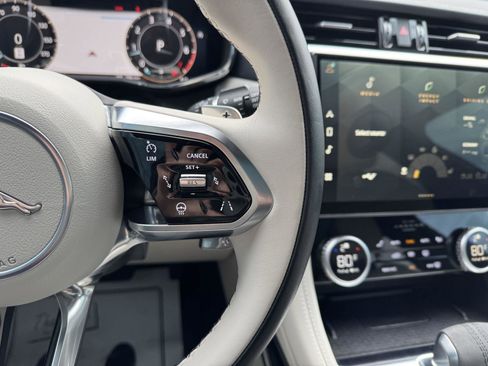 Used 2024 Jaguar F-PACE R-Dynamic S image 12