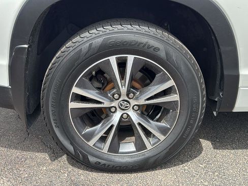 Used 2018 Toyota Highlander LE image 9
