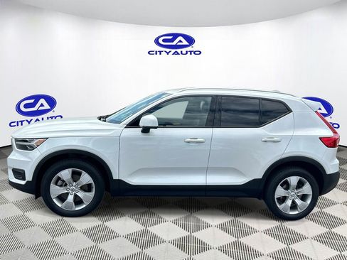 Used 2022 Volvo XC40 T5 Momentum AWD/4WD image 7