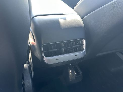 Used 2021 Tesla Model Y Long Range image 24