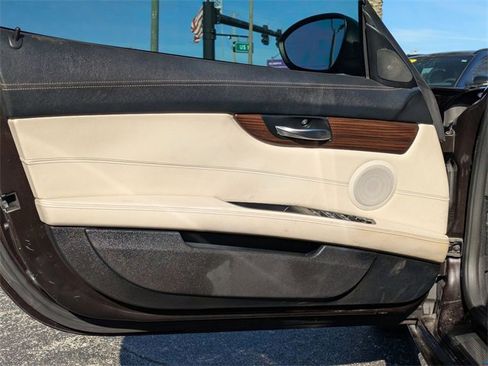 Used 2015 BMW Z4 sDrive28i image 9
