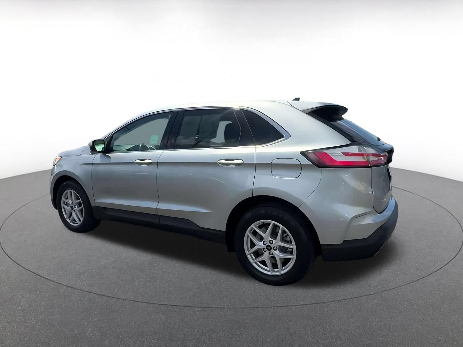 Used 2024 Ford Edge SEL AWD/4WD image 9