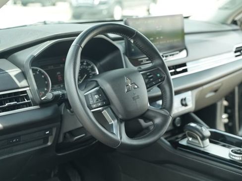 Used 2025 Mitsubishi Outlander SE FWD image 26