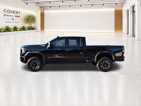 Used 2025 GMC Sierra 2500 AT4X AWD/4WD image 9