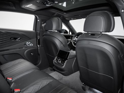 Used 2024 Bentley Flying Spur W12 image 26