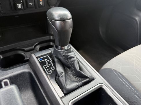 Used 2020 Toyota Tacoma TRD Off-Road AWD/4WD image 21