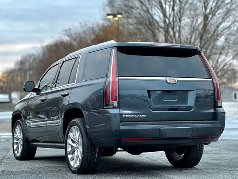 Used 2019 Cadillac Escalade Premium Luxury AWD/4WD image 4