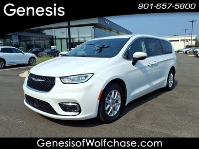 Used 2023 Chrysler Pacifica Touring-L
