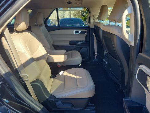 Used 2020 Ford Explorer XLT w/ Equipment Group 202A image 12