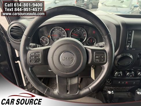 Used 2018 Jeep Wrangler Sahara w/ Connectivity Group image 13